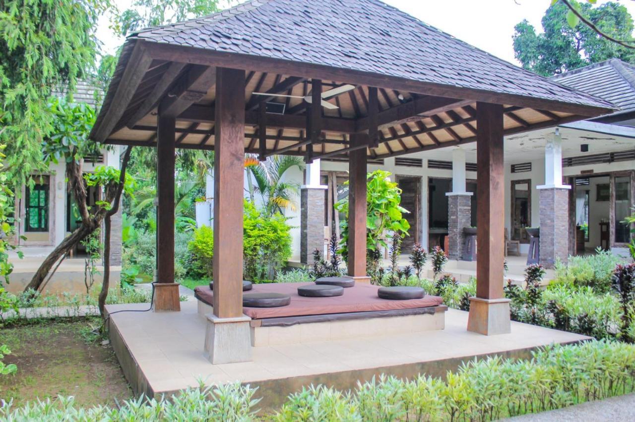 Araminth Guest House And Spa โลวินา ภายนอก รูปภาพ
